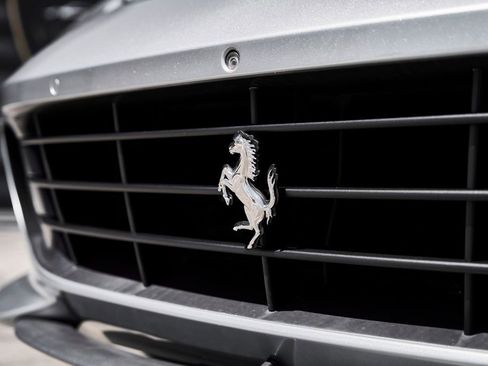 Used 2018 Ferrari GTC4Lusso image 8