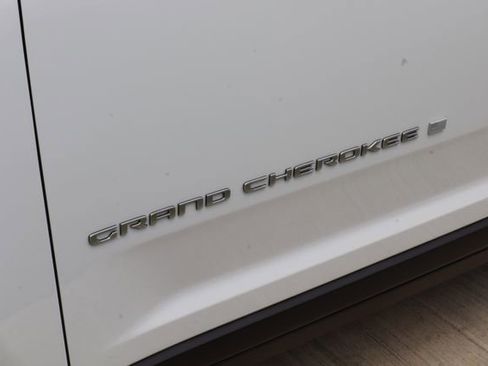 New 2026 Jeep Grand Cherokee L Limited w/ Luxury Tech Group II AWD/4WD image 11