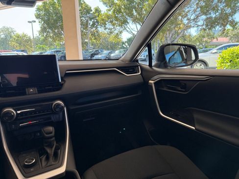 Used 2025 Toyota RAV4 LE image 39