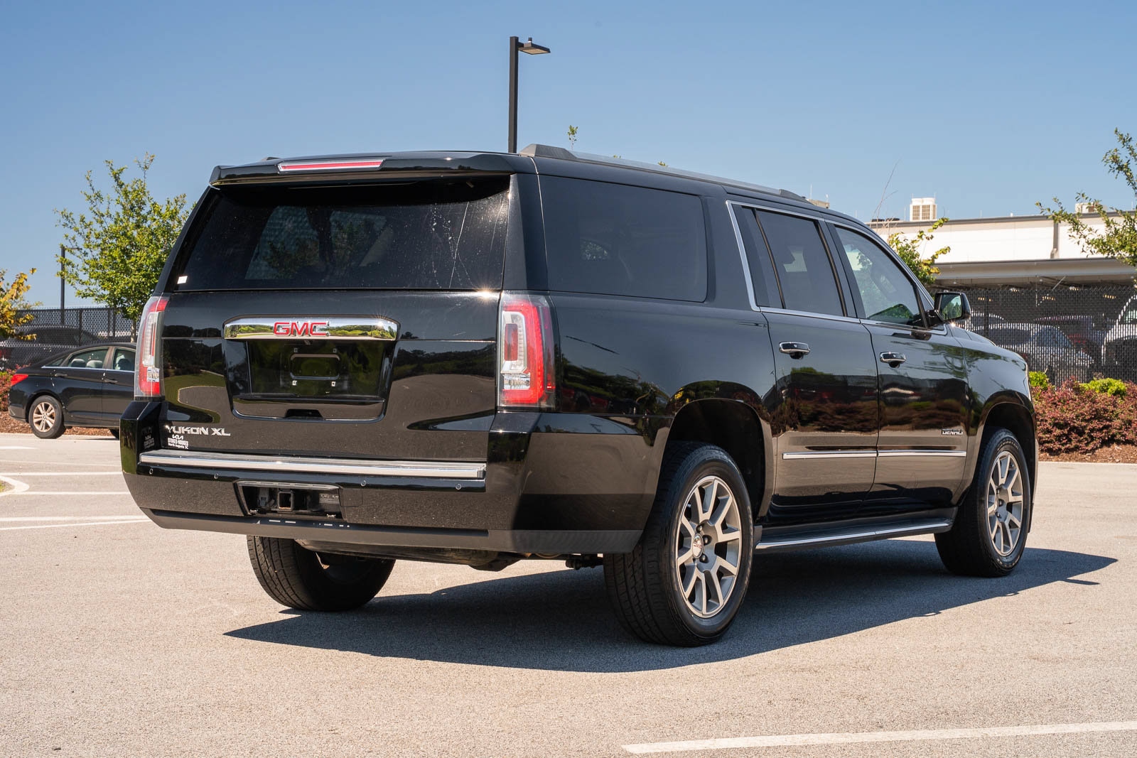 Used 2018 GMC Yukon XL Denali w/ Open Road Package AWD/4WD image 9