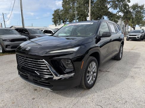 Used 2025 Buick Enclave Preferred w/ Power Package image 2