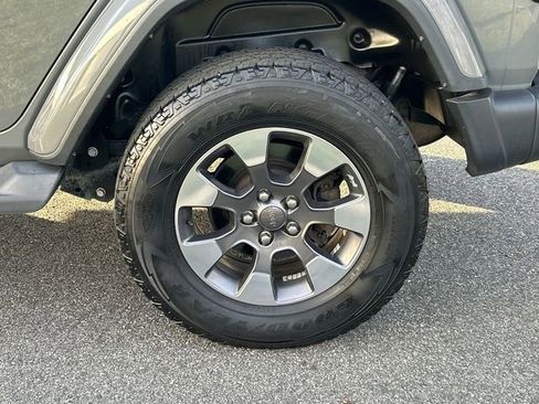 Used 2018 Jeep Wrangler Unlimited Sahara image 11