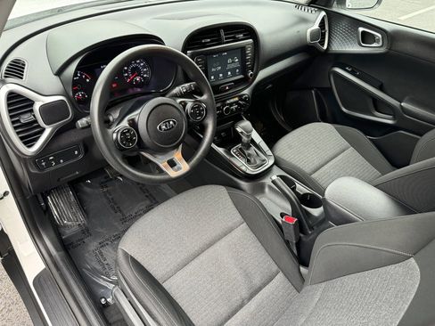 Used 2020 Kia Soul S image 2