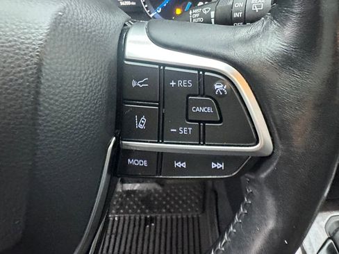 Used 2021 Toyota Highlander Platinum image 22