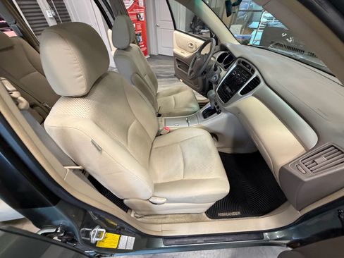 Used 2007 Toyota Highlander 4WD V6 w/ 3rd Row image 38