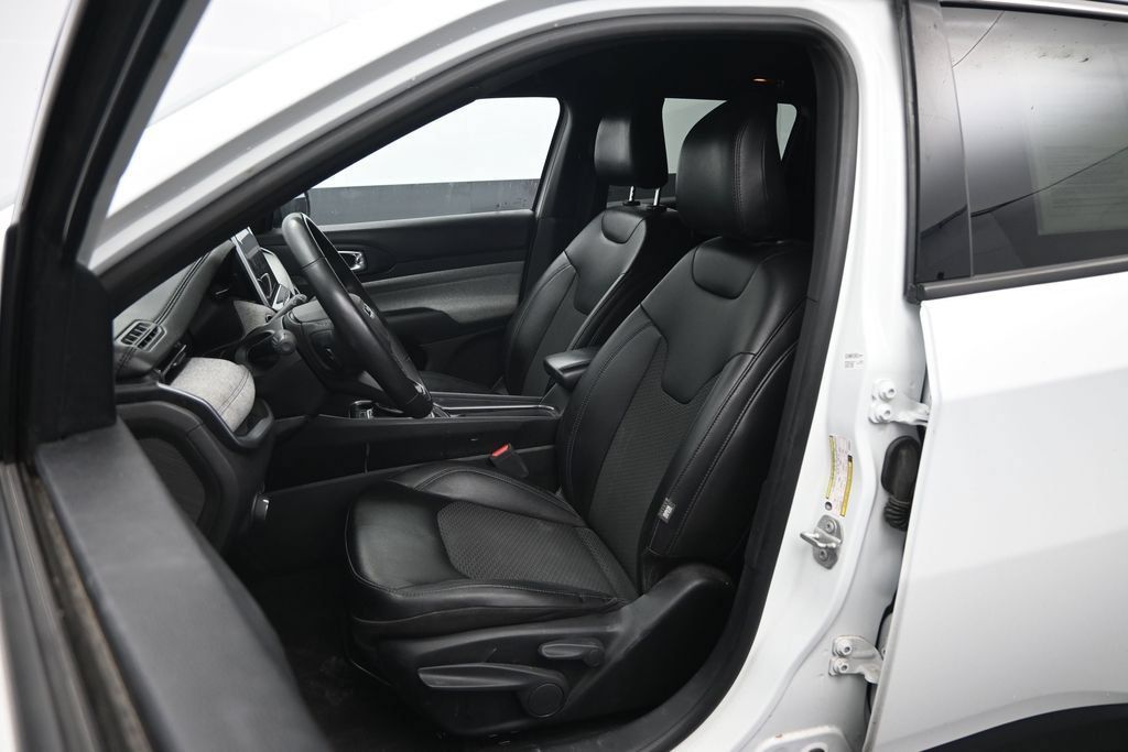Used 2025 Jeep Compass Latitude AWD/4WD image 18