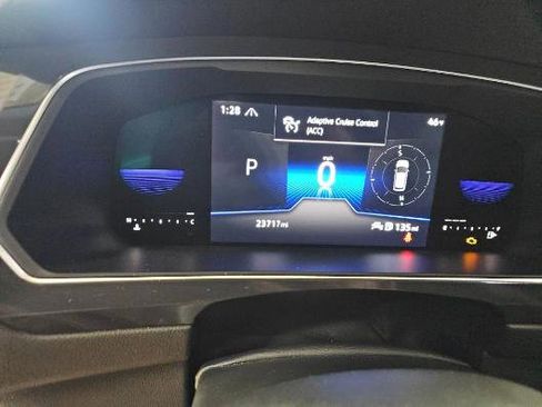 Used 2023 Volkswagen Tiguan SE R-Line image 7