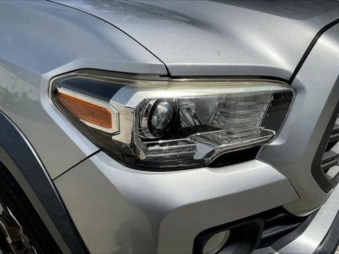 Used 2020 Toyota Tacoma TRD Off-Road AWD/4WD image 29
