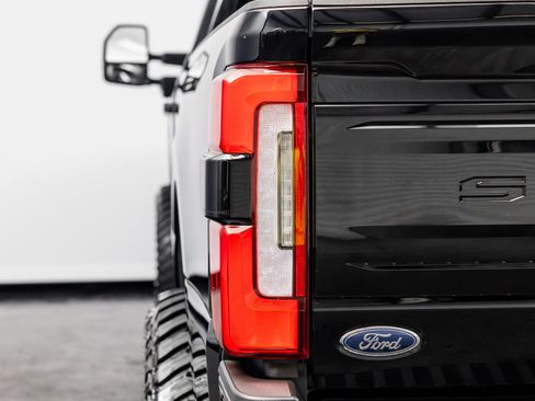 Used 2026 Ford F250 Platinum AWD/4WD image 18