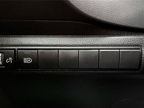 Used 2022 Toyota Corolla SE image 32