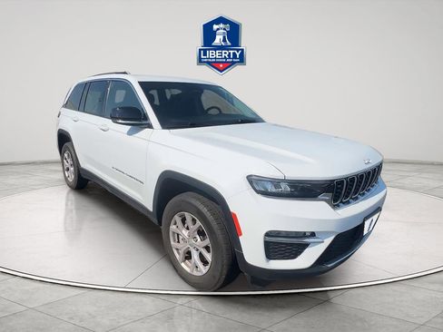 Certified 2022 Jeep Grand Cherokee Limited AWD/4WD image 3