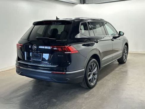 Certified 2022 Volkswagen Tiguan SE image 32