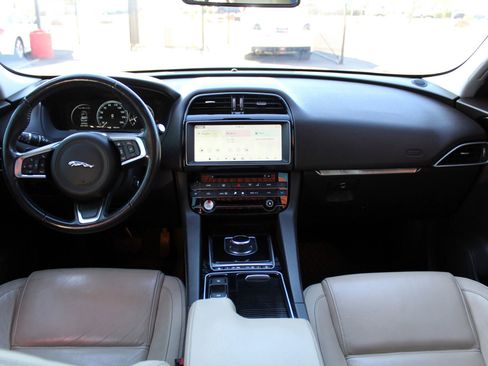 Used 2018 Jaguar F-PACE Prestige image 11