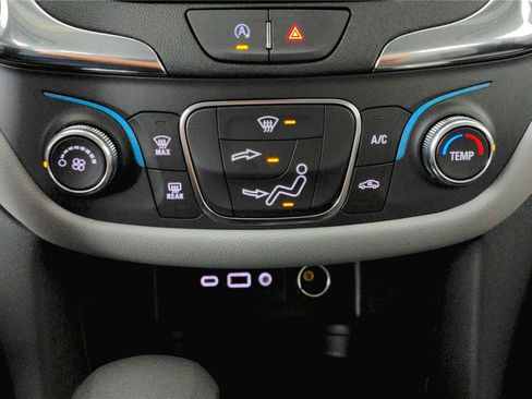 Used 2023 Chevrolet Equinox LS w/ Sport Edition image 29