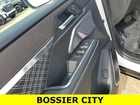 Certified 2025 GMC Acadia Denali w/ Super Cruise Package image 24