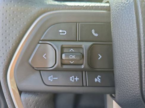 Used 2025 Toyota 4Runner SR5 image 18