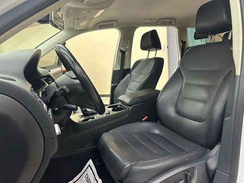 Used 2015 Volkswagen Touareg Sport AWD/4WD image 16