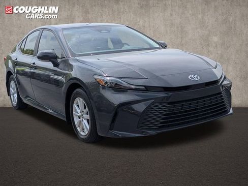 Used 2025 Toyota Camry LE AWD/4WD image 1