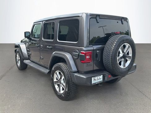 Used 2022 Jeep Wrangler Unlimited Sahara w/ LED Lighting Group AWD/4WD image 6