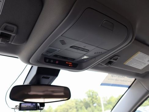 Used 2021 Chevrolet Equinox LT image 27