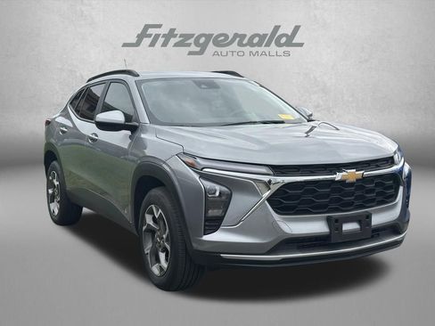 Used 2025 Chevrolet Trax LT image 1