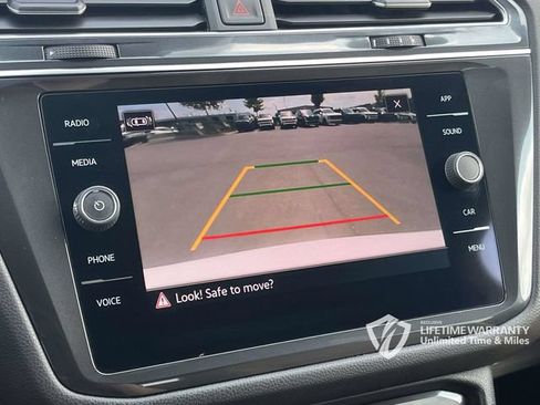 Used 2022 Volkswagen Tiguan SE R-Line FWD image 37