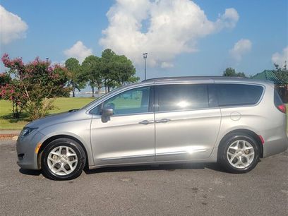 Used 2017 Chrysler Pacifica Touring-L w/ Tire & Wheel Group
