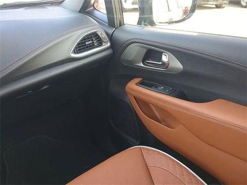 New 2026 Chrysler Pacifica Pinnacle w/ Trailer Tow Group image 23