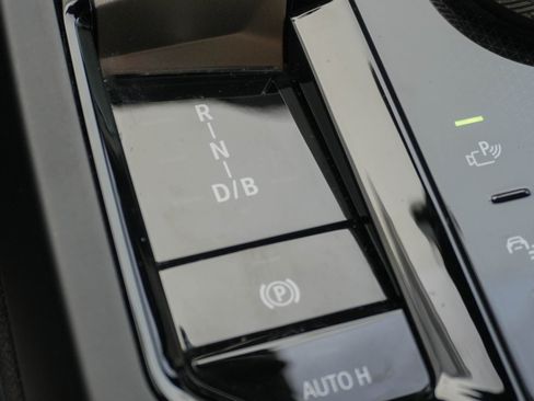 Used 2024 BMW iX xDrive50 w/ Sport Package image 30