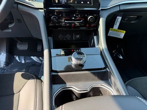 New 2025 Jeep Grand Cherokee Altitude image 22