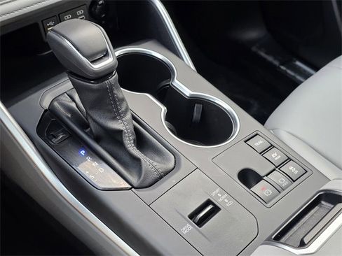 Used 2026 Toyota Highlander XLE image 18