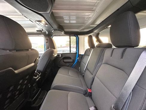 Used 2022 Jeep Wrangler Unlimited Rubicon 4xe w/ Cold Weather Group AWD/4WD image 30