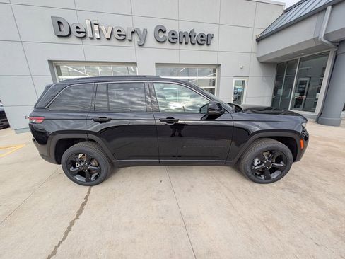 New 2026 Jeep Grand Cherokee Limited w/ Limited Altitude Package image 3