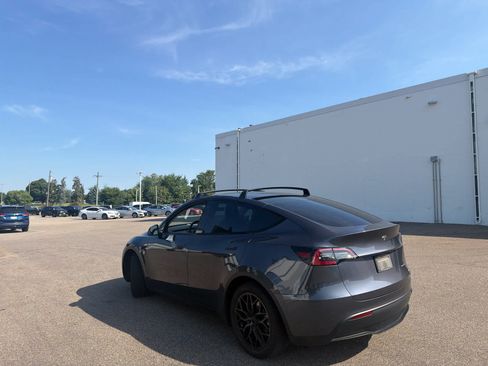 Used 2021 Tesla Model Y Long Range AWD/4WD image 3