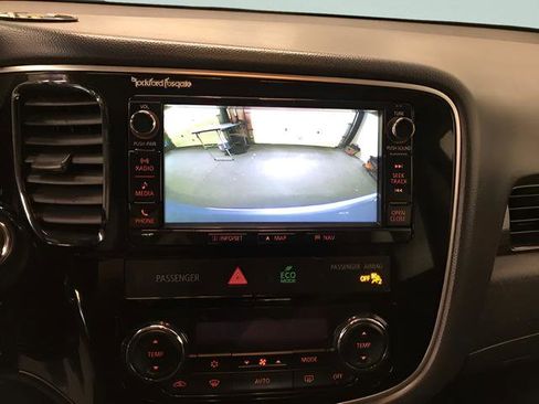 Used 2016 Mitsubishi Outlander GT AWD/4WD image 18