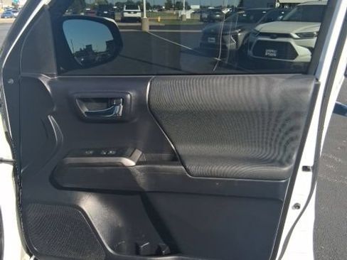 Used 2020 Toyota Tacoma SR AWD/4WD image 32