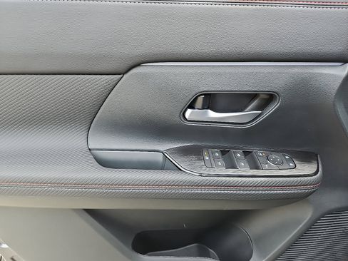 New 2026 Nissan Kicks SR w/ Cold Weather Package image 10