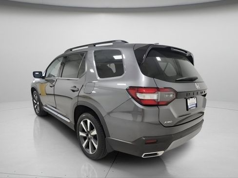 Used 2023 Honda Pilot Touring image 12