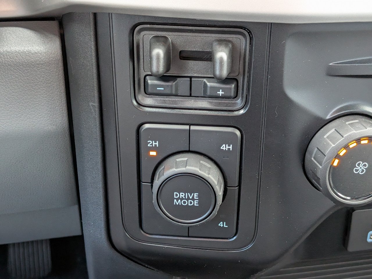 New 2027 Ford F250 XL w/ STX Appearance Package AWD/4WD image 24