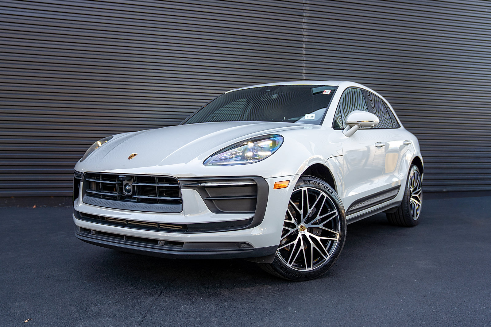 Certified 2023 Porsche Macan AWD/4WD image 1