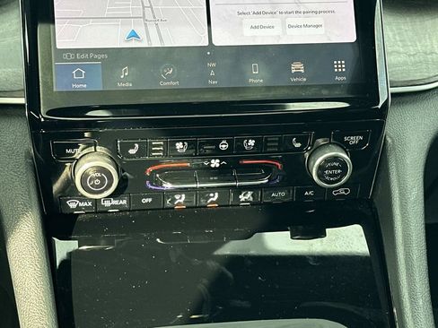 Used 2022 Jeep Grand Cherokee Overland w/ Luxury Tech Group IV image 13