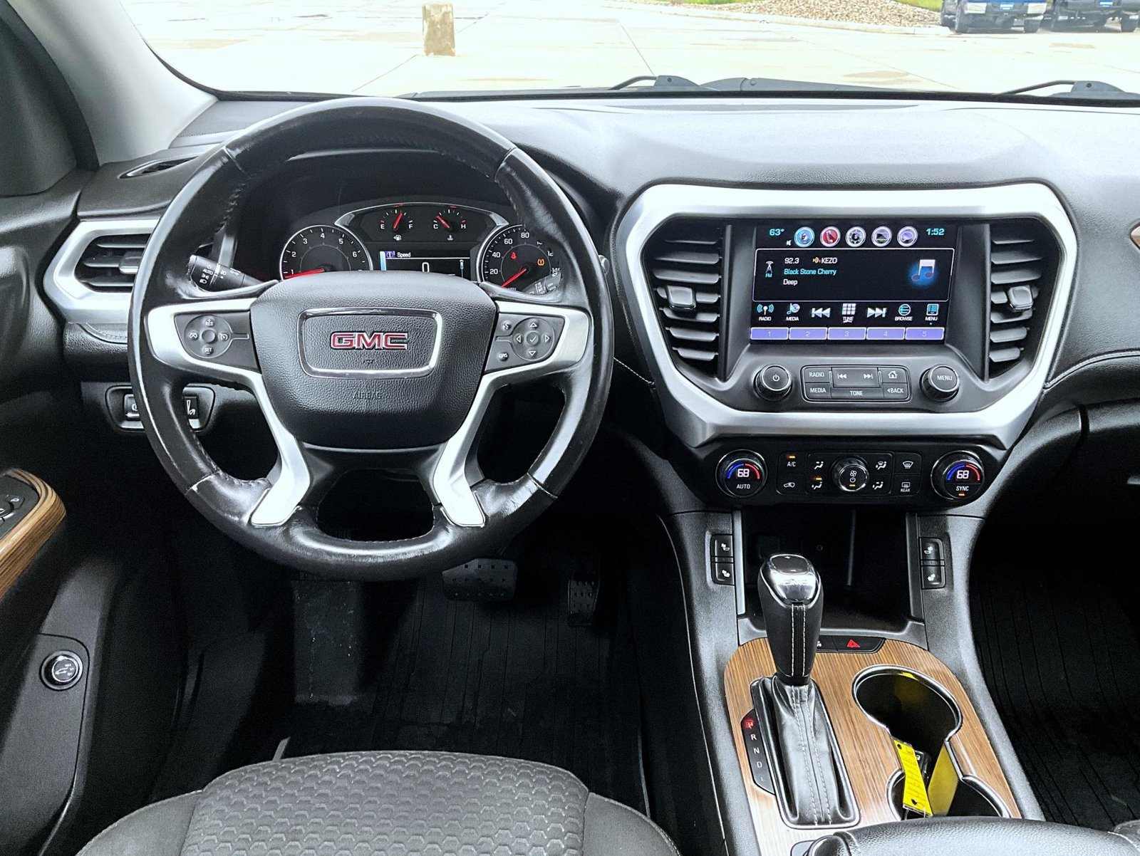 Used 2017 GMC Acadia SLE FWD image 16