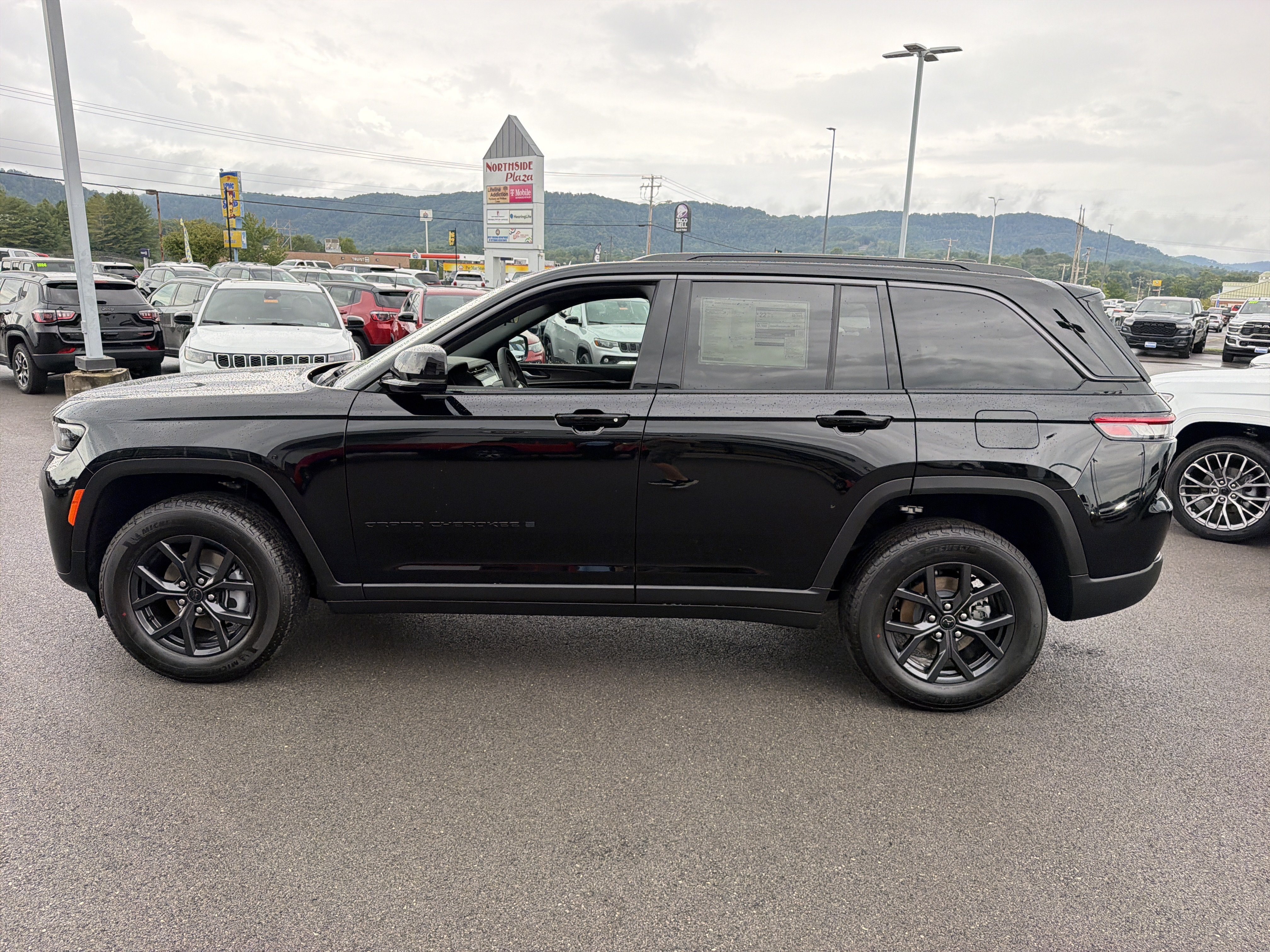New 2027 Jeep Grand Cherokee 4WD image 12