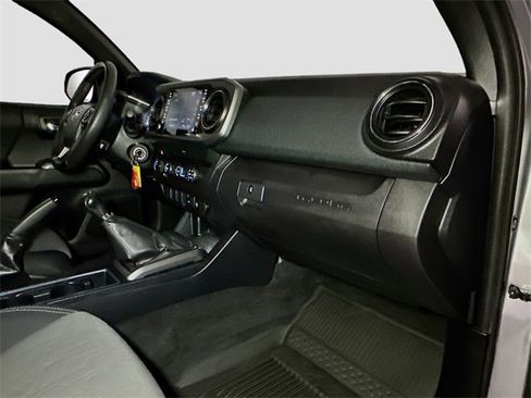 Used 2020 Toyota Tacoma TRD Sport image 34