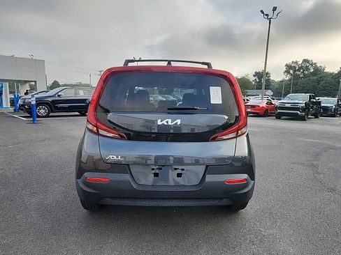 Used 2022 Kia Soul LX w/ Technology Package FWD image 4