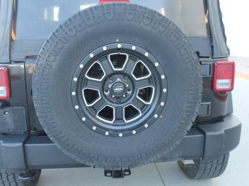 Used 2012 Jeep Wrangler Rubicon w/ PWR Convenience Group AWD/4WD image 25