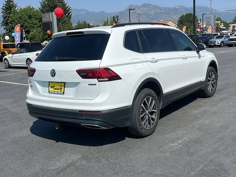 Used 2020 Volkswagen Tiguan SE w/ Panoramic Sunroof Package AWD/4WD image 5