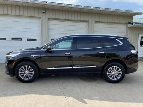 Used 2023 Buick Enclave Essence AWD/4WD image 4