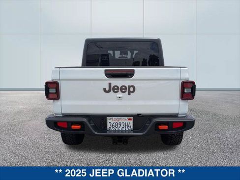 Used 2025 Jeep Gladiator Mojave w/ Convenience Group AWD/4WD image 4