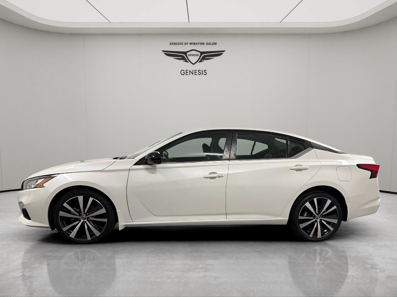 Used 2021 Nissan Altima 2.5 SR w/ SR Premium Package AWD/4WD image 2